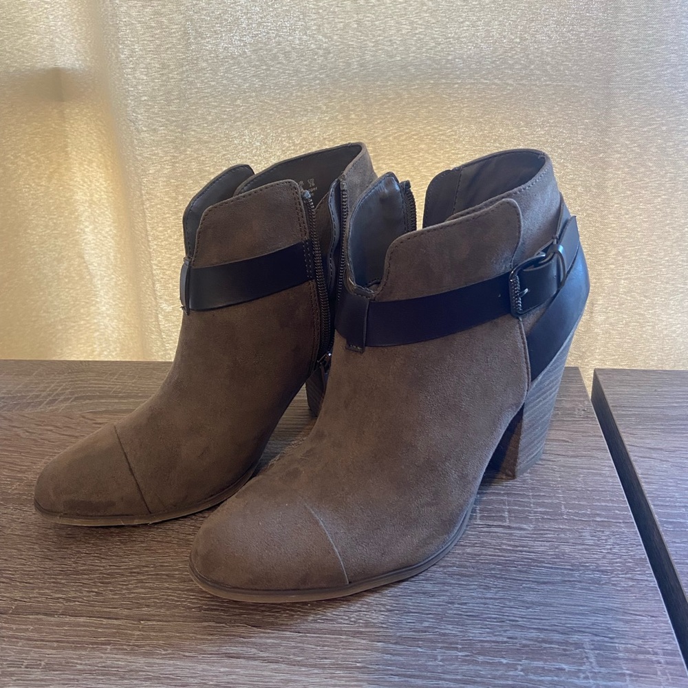 Carlos Santana boots